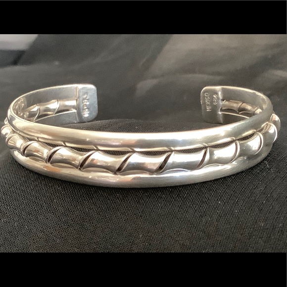 TE-51 Jewelry - Vintage sterling silver Mexican cuff bracelet